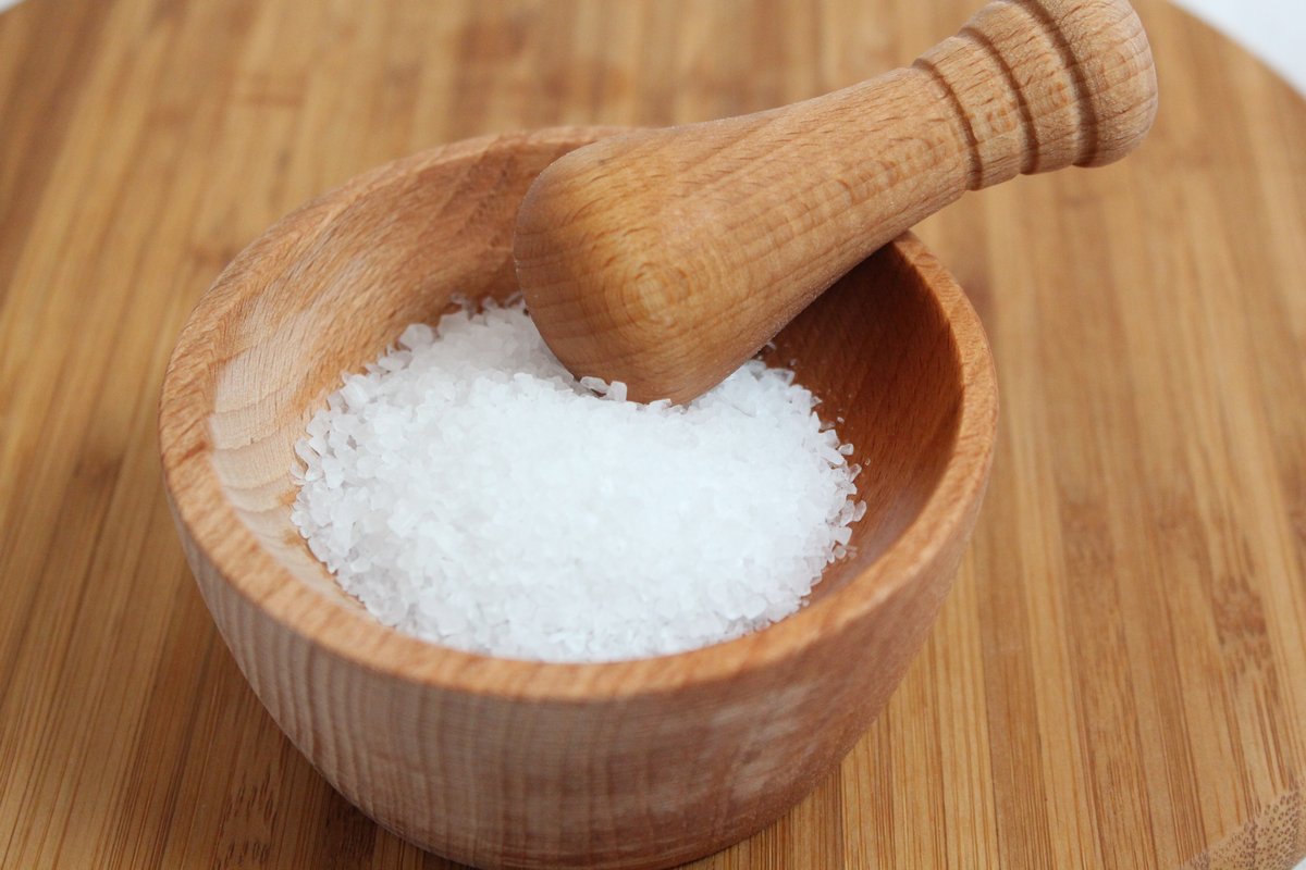 Соль – ингредиент, который следует ограничивать в рационе детей