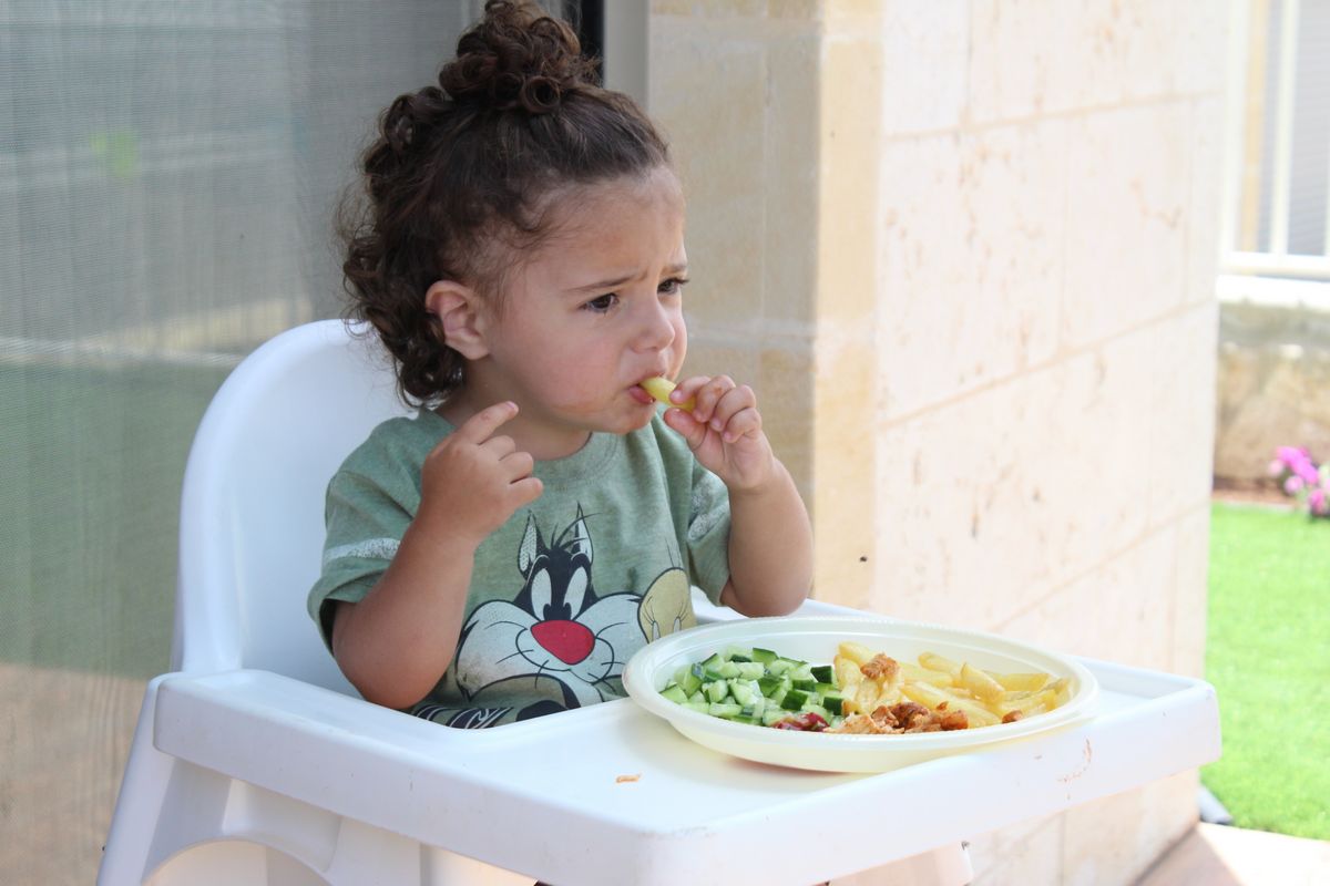 Причины упорной забастовки ребенка против еды. Советы родителям.