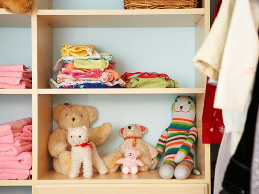 Полки для мягких игрушек в детскую комнату