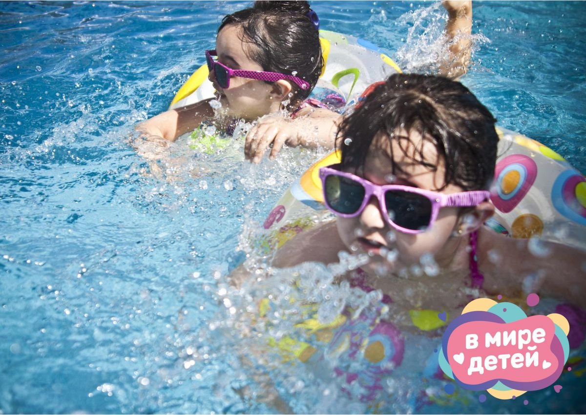 Дети в бассейне: как детское плавание влияет на развитие ребенка